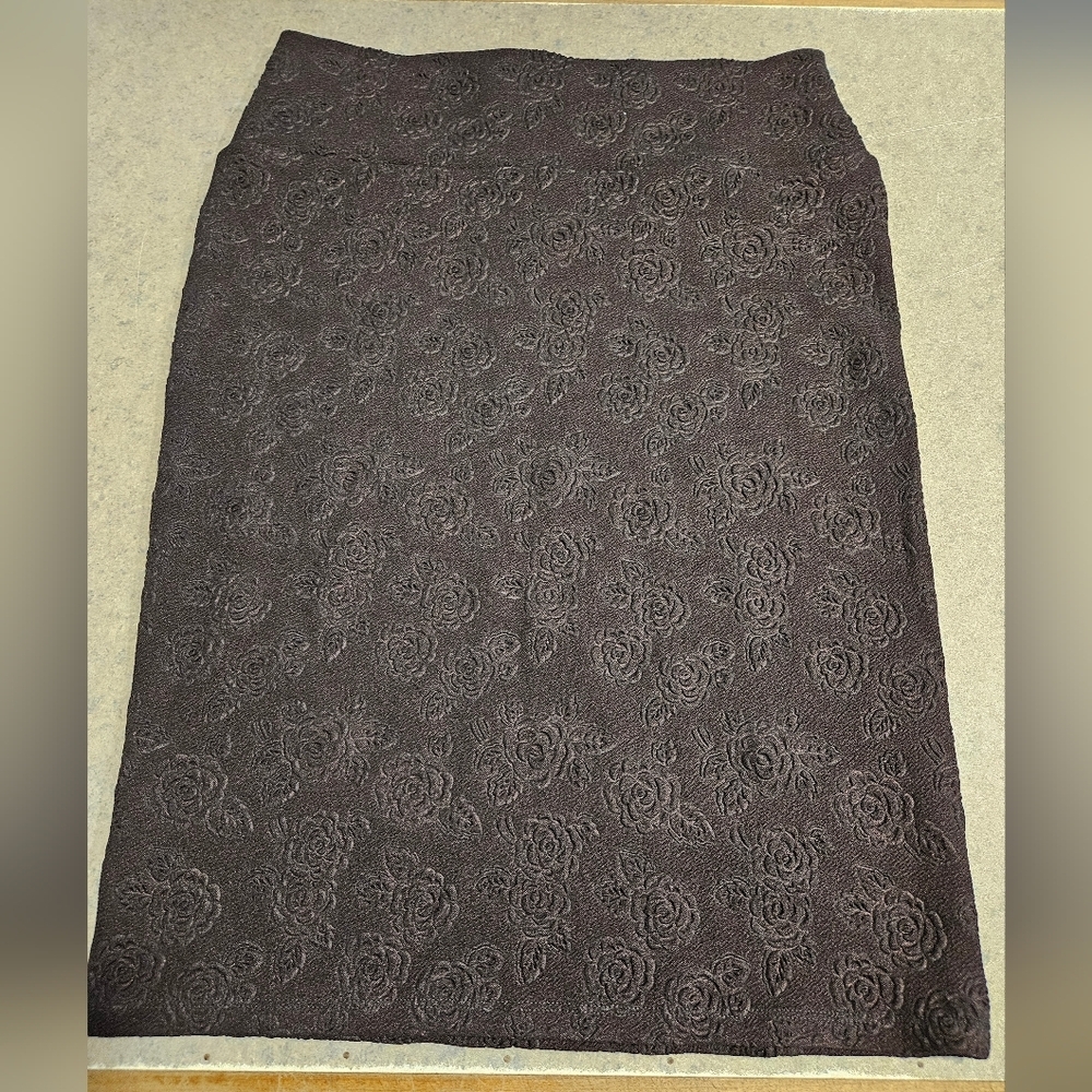 LuLaRoe Cassie Black Floral Pencil Skirt Size Large - Picture 2 of 4